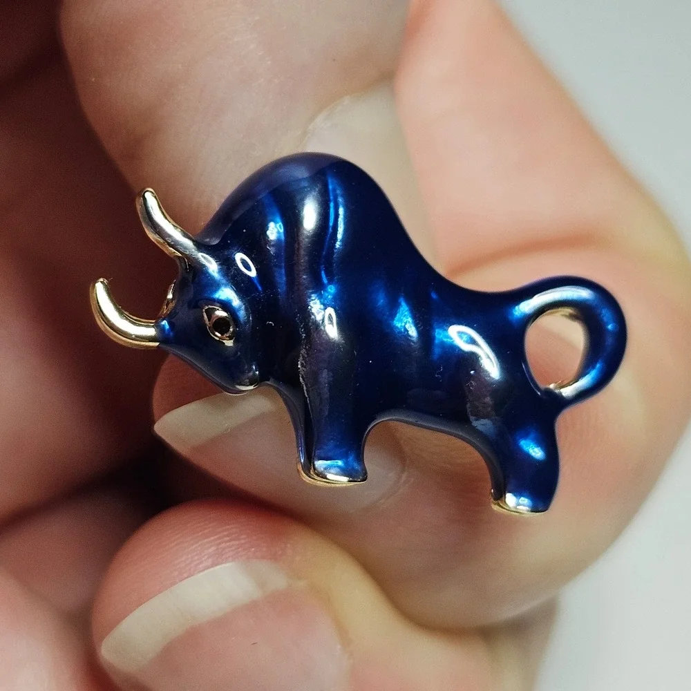 Bull Brooch Pin Womens OS Blue Enamel Gold Tone Taurus Zodiac Animal
